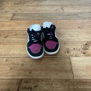 Jordan 1 Low
Black Cactus Flower (Women's) Free shipping able to negotiate price